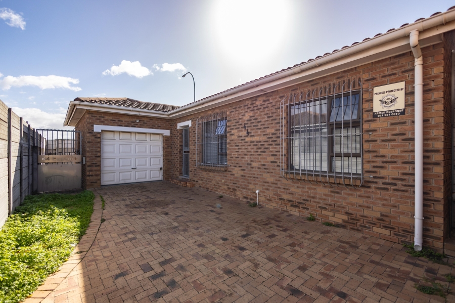 3 Bedroom Property for Sale in Protea Heights Western Cape